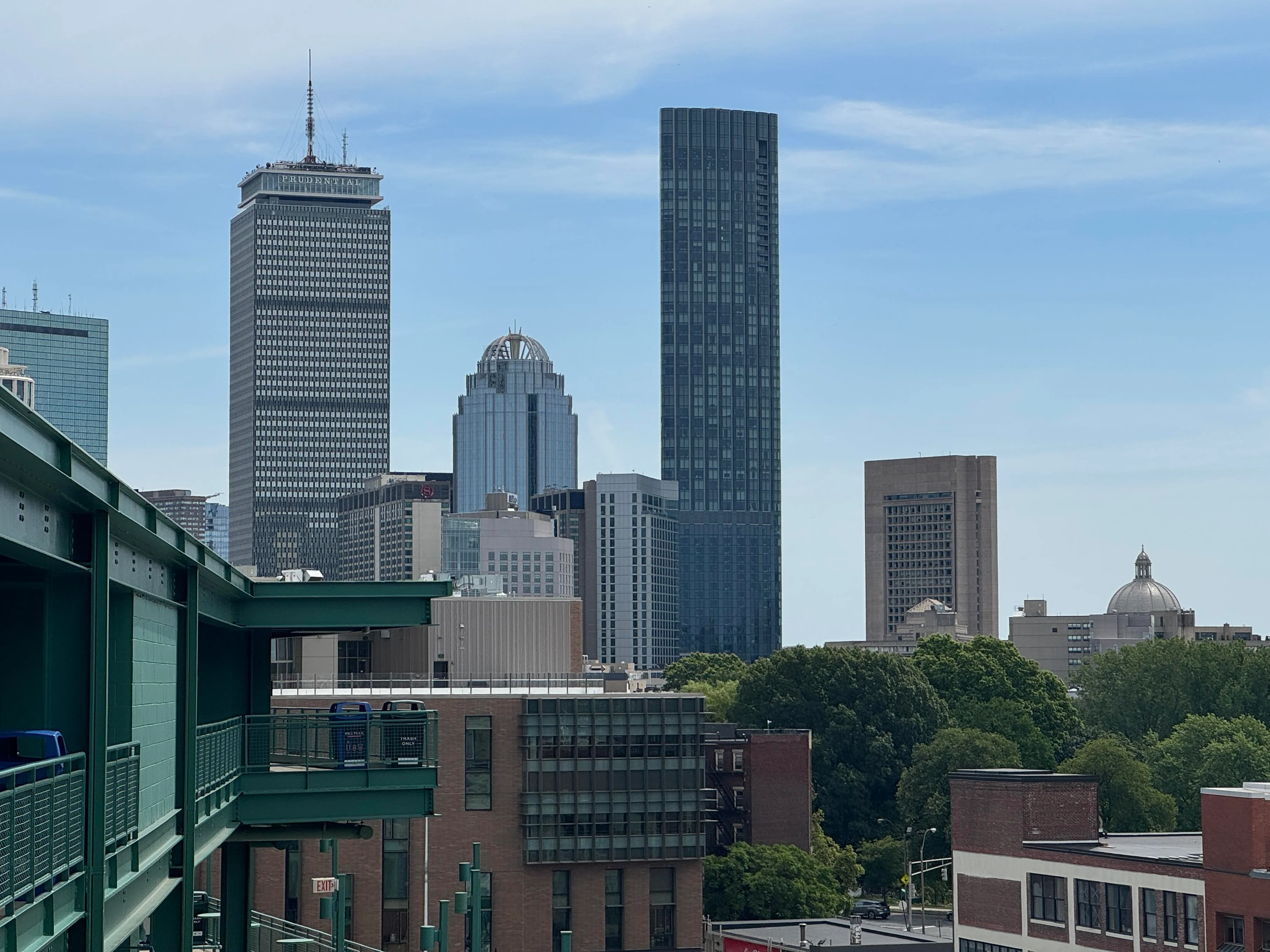 Four Seasons Hotel Boston vs One Dalton Street: Which Is Better? - Featured image