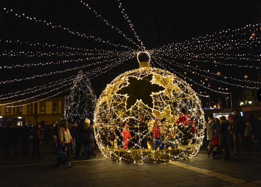 Decorations at the Christmas market in Eger